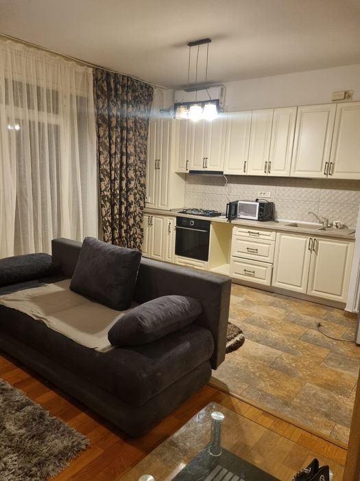 Inchiriez apartament Ared Uta