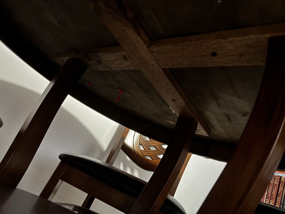 Masa cu 4 scaune din lemn masiv