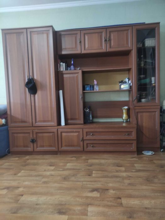 Отдам бесплатно стенку и диван