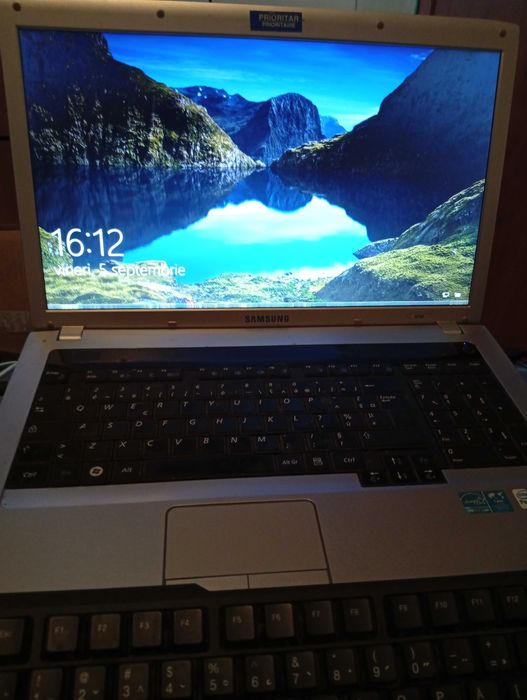 Laptop Samsung R730 Display 17 Inch - necesita service