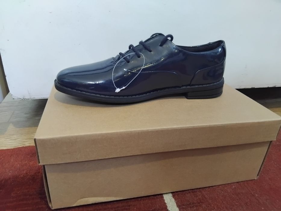 Детски лачени обувки Clarks, размер 33
