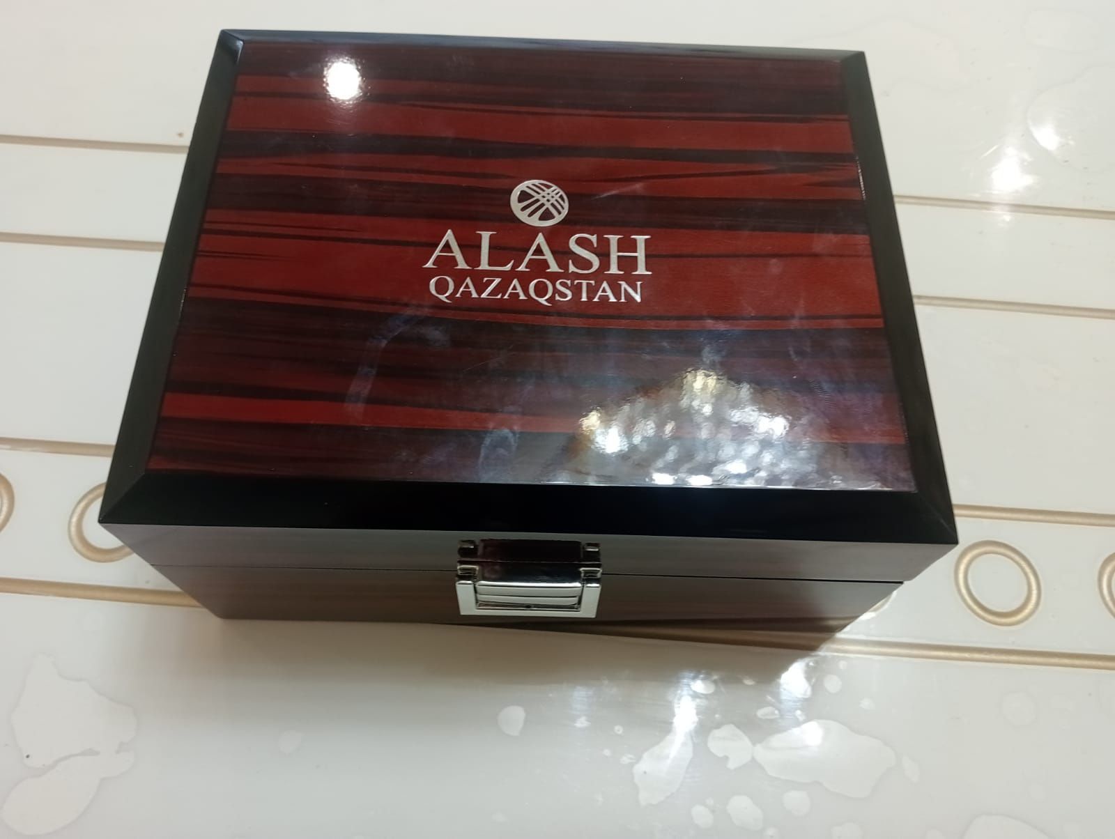 Бағасы 60000, келісім бар. Алаш сағаты, пайдаланылмаған,