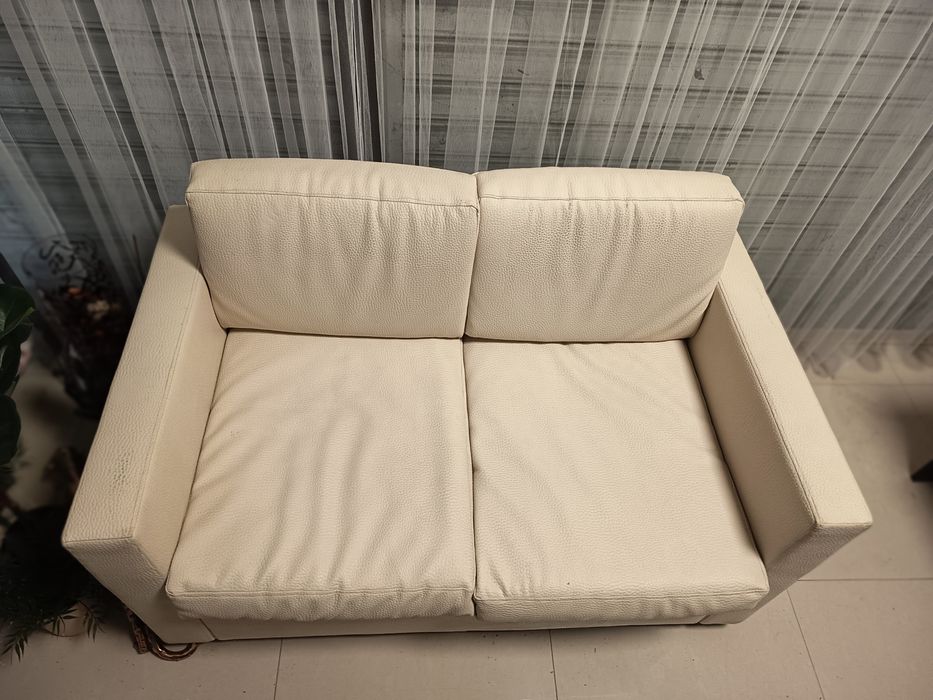 Продавам кожен диван