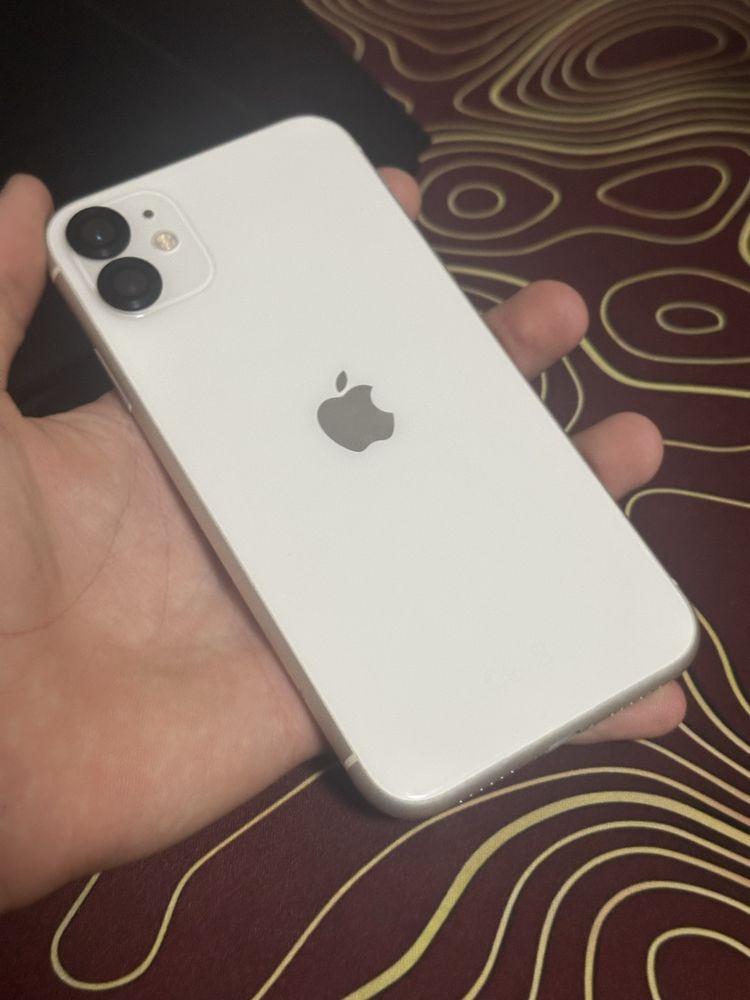 iPhone 11 (White)