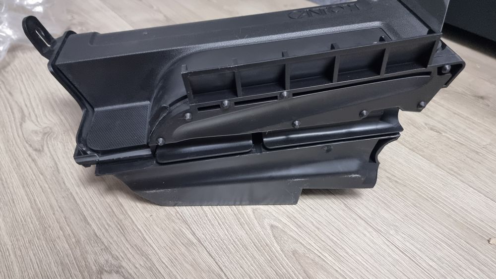 Incinta Subwoofer Canton Skoda Octavia III