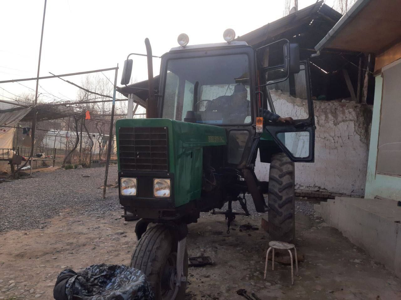 Traktor xolari zur