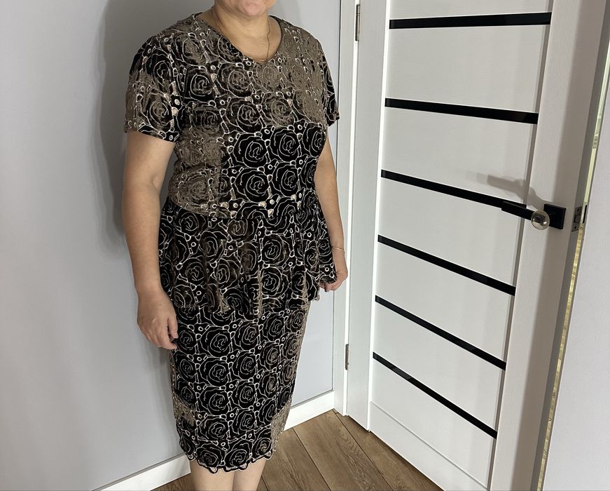 Платье велюр с вышивкой