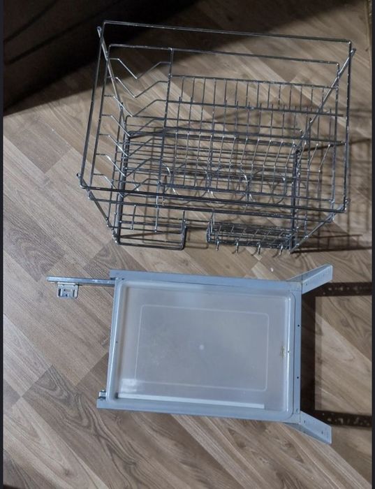 Сушилка для посуды, выдвижная . Размеры  43× 29× 46 см