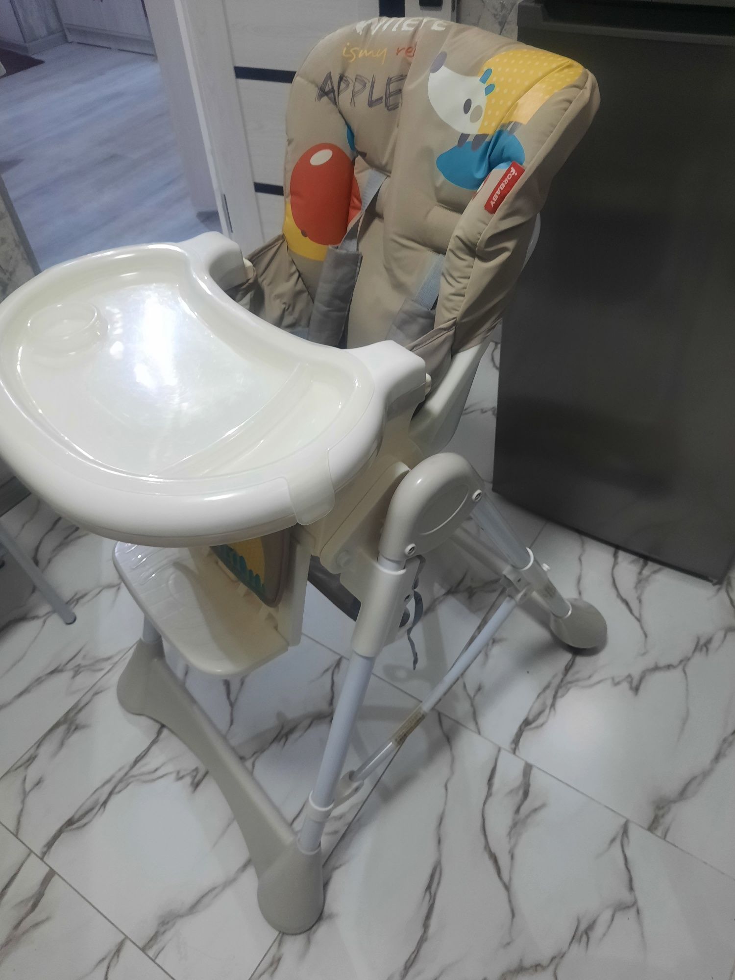 Продаётся фирменный кормление стульчик Forbaby