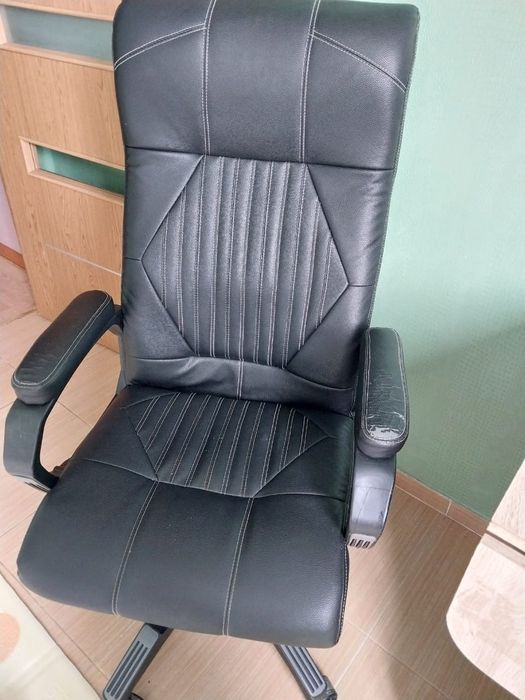 Офисный кресло кожа