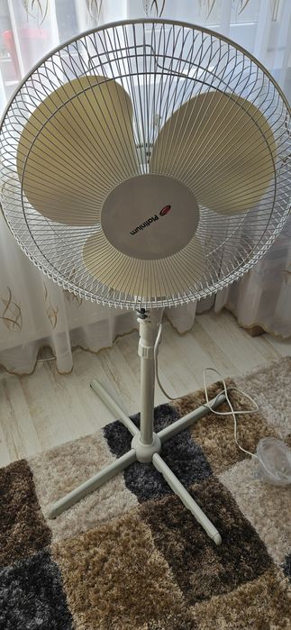 Ventilator cu picior
