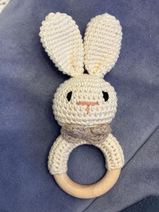 Jucarie iepuras zornaitoare bebelusi 0-6 luni