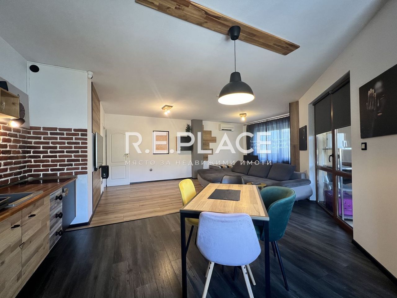 Продава се Тристаен апартамент в Варна, Възраждане 4 - 133 кв.м за 1627 €/кв.м - Снимка #2