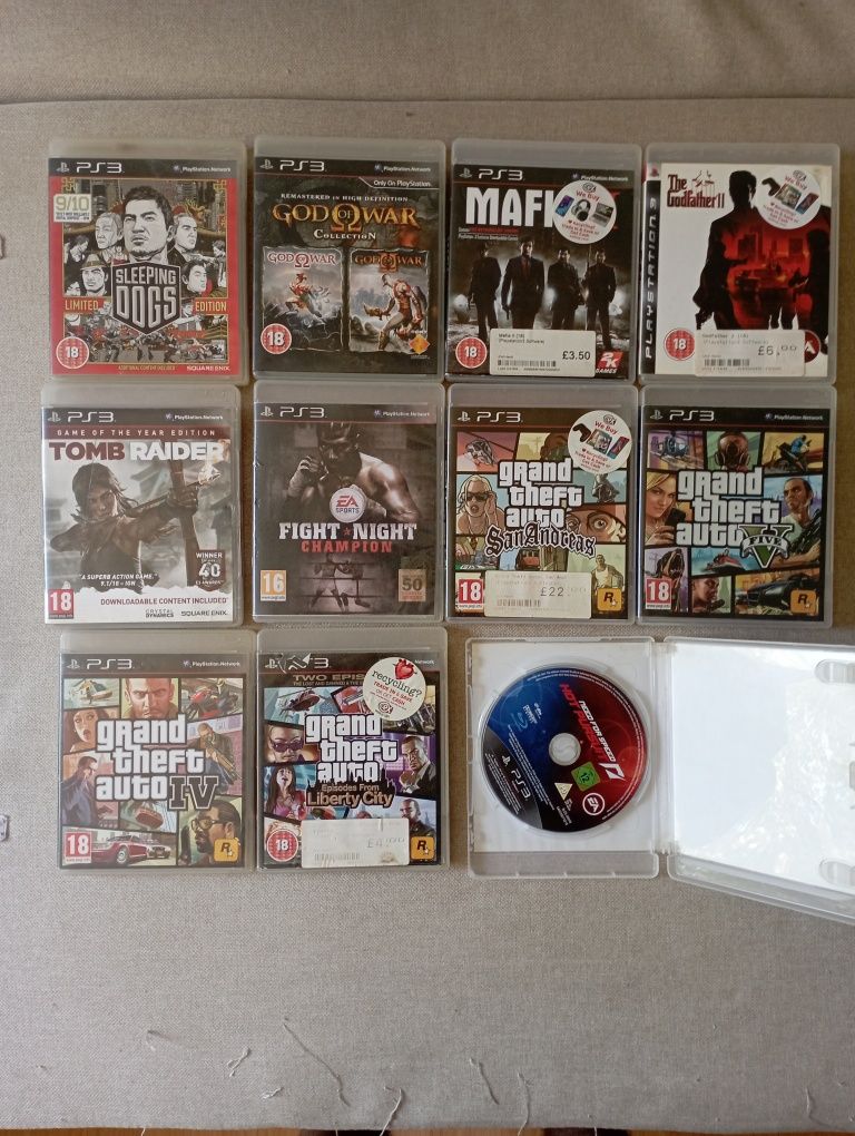 PS3 o maneta și jocurile din imagini