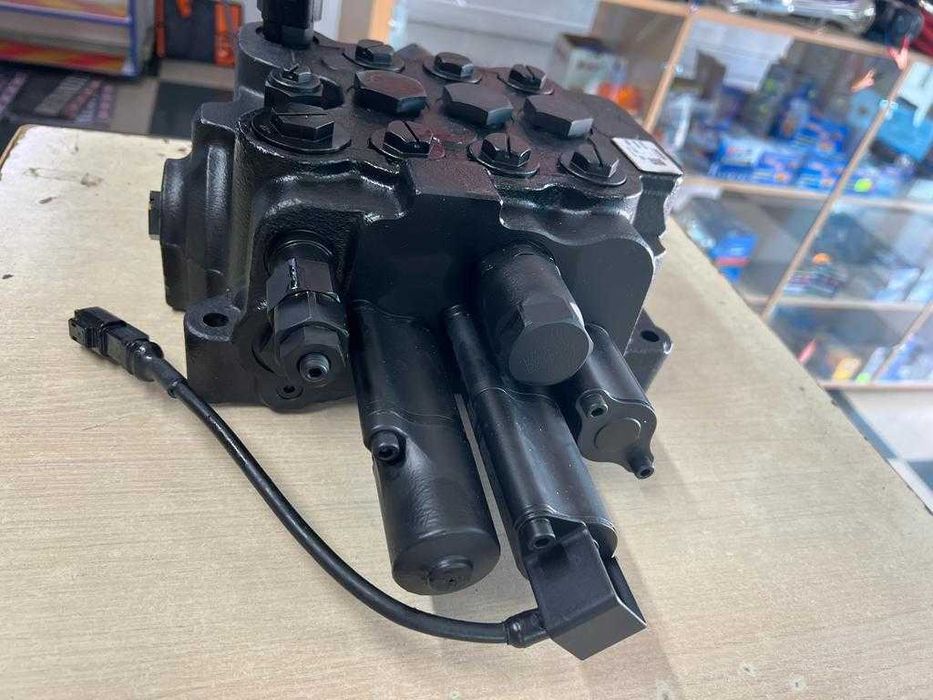 Jcb 4cx Distribuitor Hidraulic Jcb 25/221129