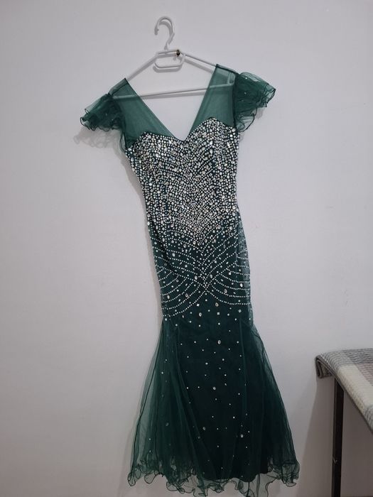 Продаётся вечерний платья хорошего состояние