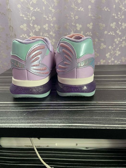 Светещи маратонки Ариел, Geox