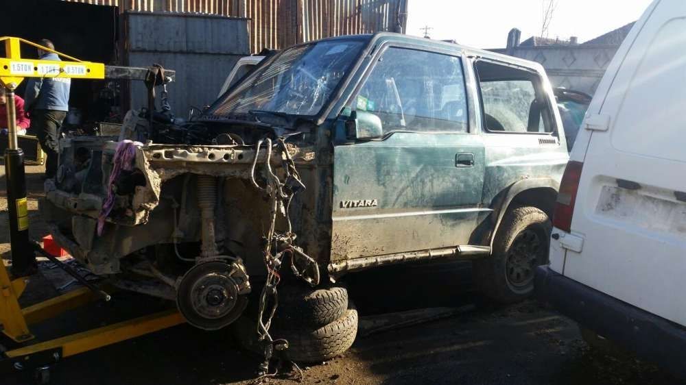 Dezmembrez Suzuki Vitara diesel BENZINA 3 USI 5 USI samurai jimny