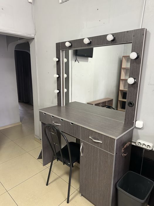 Стол парикмахера