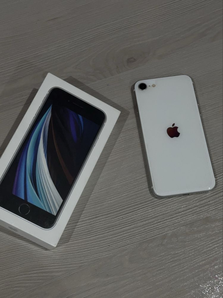 Айфон iPhone SE (2020) 64Gb White (A2275, LL)