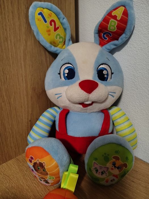 Vând iepuraș interactiv