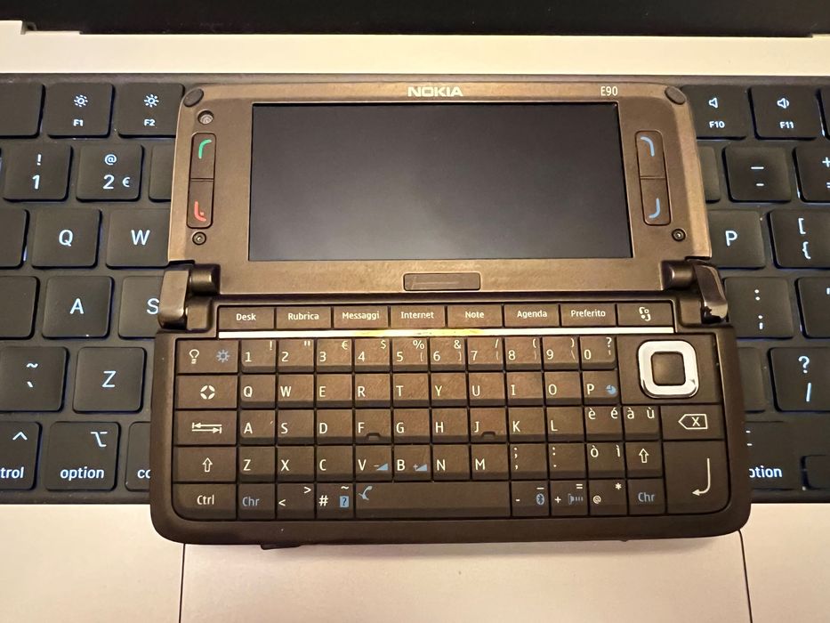 Telefon clasic / vintage Nokia E90 communicator 9300 9500
