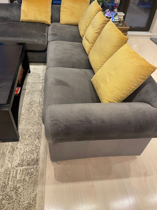 Продавам изключително удобен използван диван