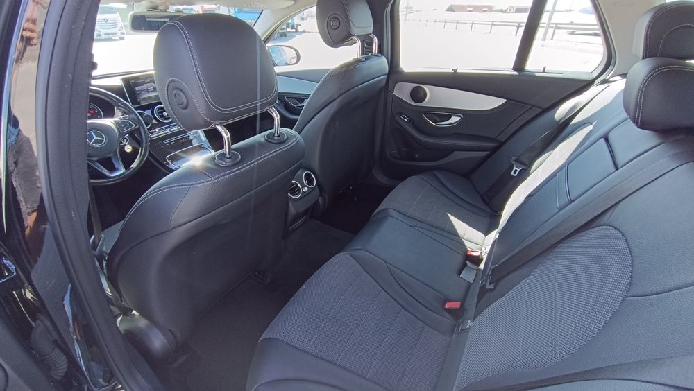 Vând Mercedes C200
