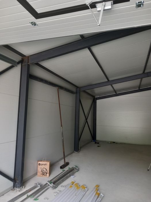 Vand hale metalice avem pe stoc asiguram transport si montaj rog serio