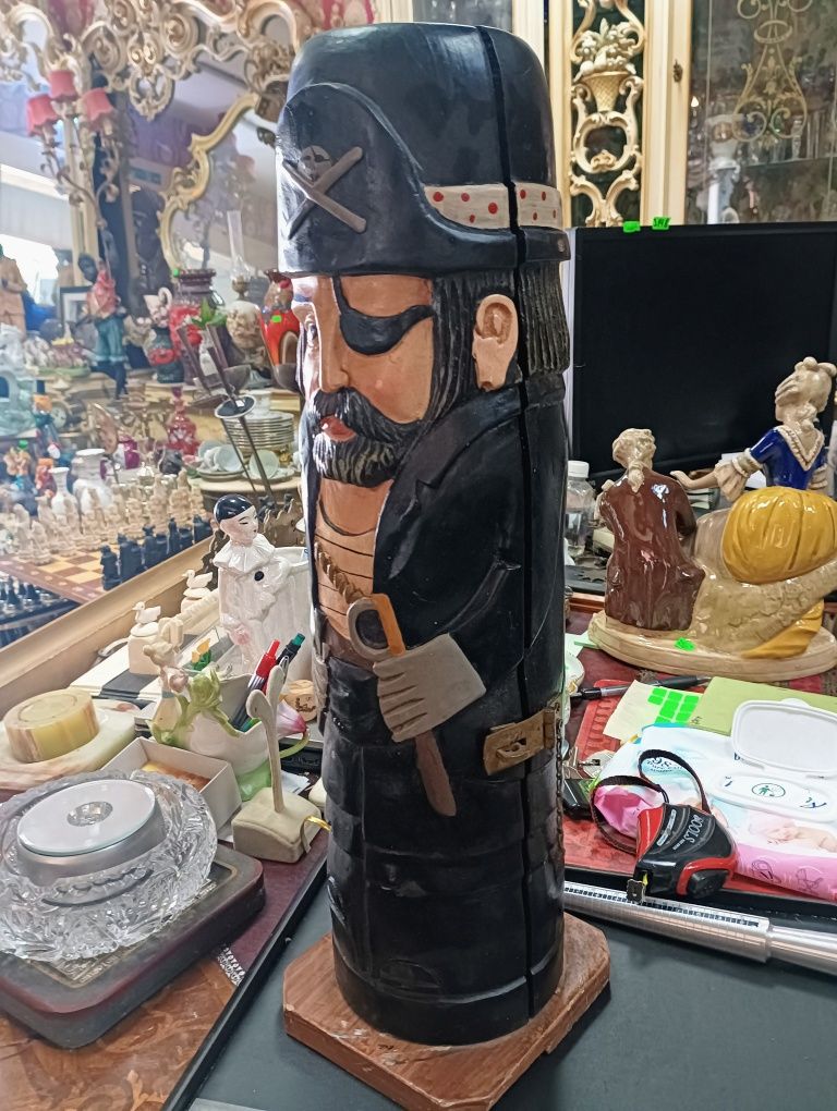 Пиратска старини кутия  за вино!