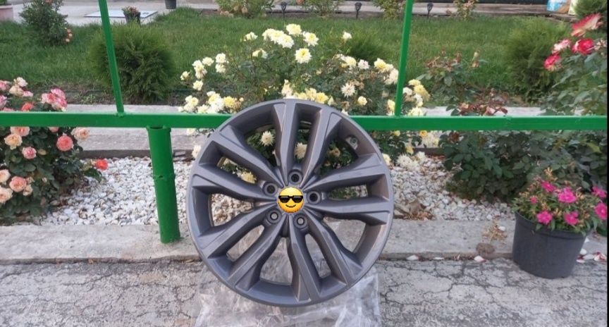 Диски R18 в отличном состоянии, разболтовка на 5 × 114,3