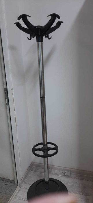 Продам вешалку на ножках
