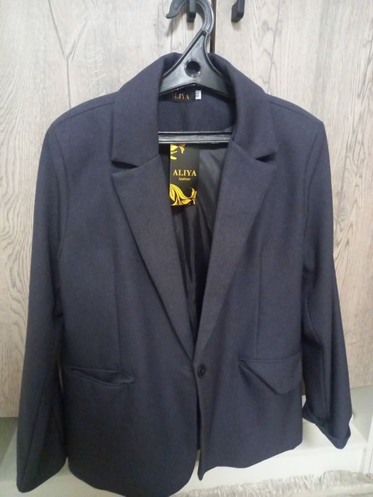 Пиджаг . Полуприталенный . Стандарт размер до 46.
