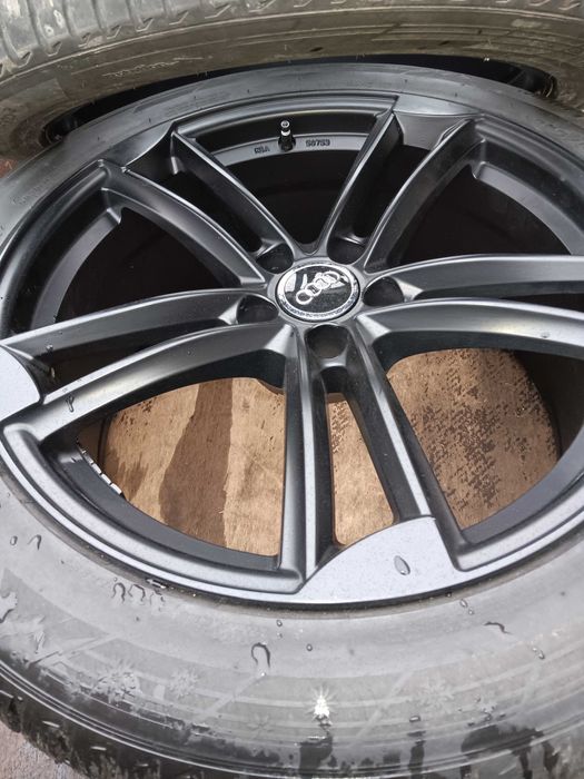 Genți originale Audi cu cauciucuri iarna montate