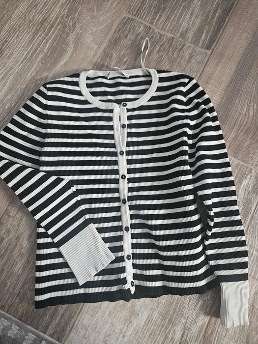 Pulover cu nasturi Zara, stare excelentă