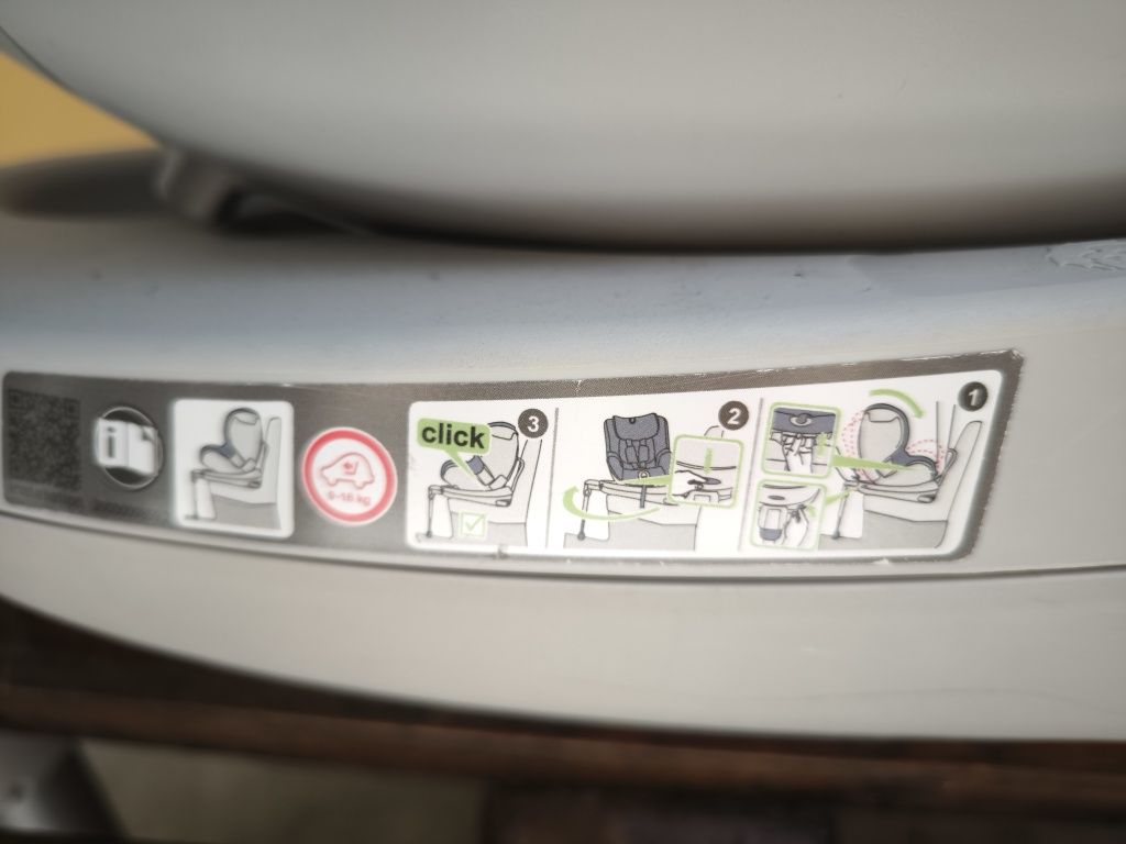 Столче за кола Britax Romer Dualfix + подарък порт бебе