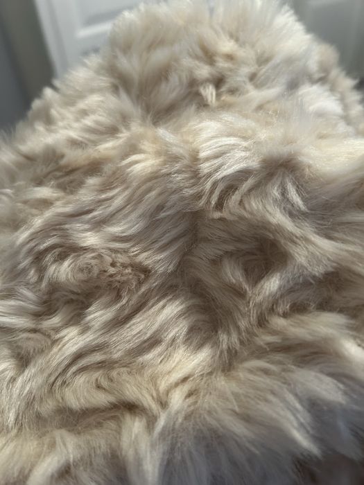 Vand haina blana artificiala, marime S, purtata f putin