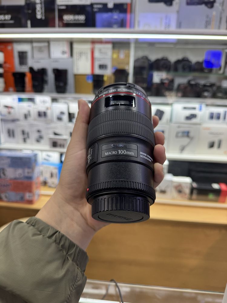 Canon EF 100 mm F 2.8 macro