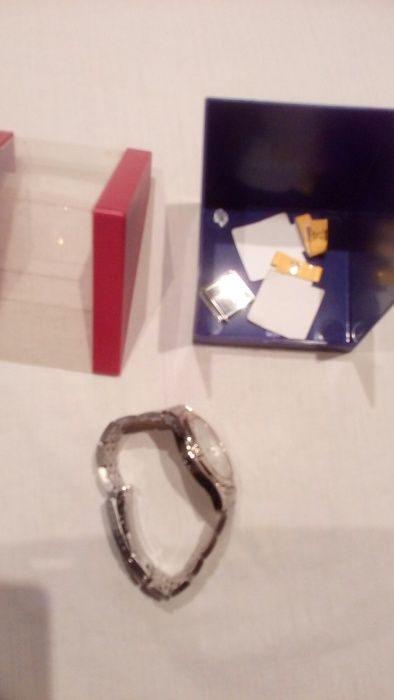 Ceas Q&Q nou foarte frumos si elegant.