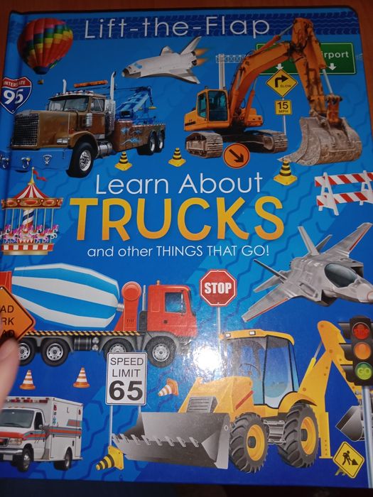 Книга на английском Машины Trucks