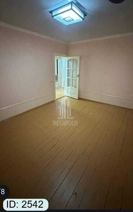 SOTILADI №2542 Vokzal Karzinka tarafda 3xonalik uyimiz sotuvga chiqdi