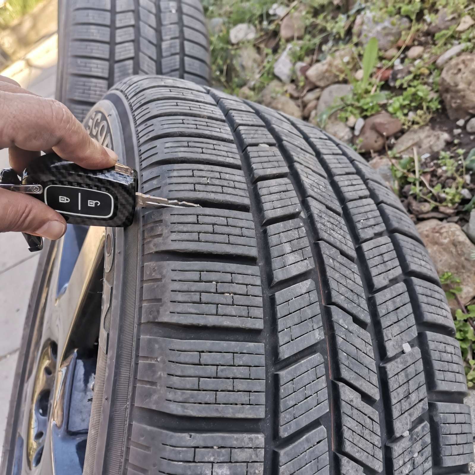 Зимни гуми Pirelli Scorpion 255/50/R19 107H M+S с черни джанти AMG