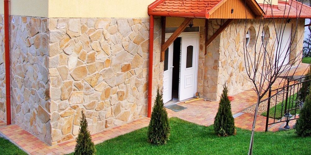 Piatra Auriu de Rhodos la 50 lei