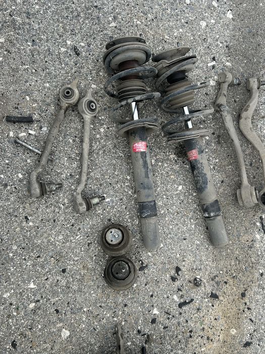 Бмв е39 части рейка амортисьори и др.