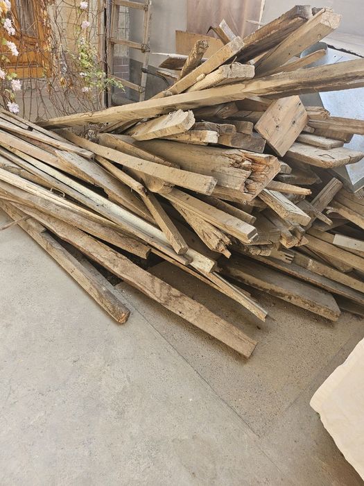 Taxta , eski eshik , rom