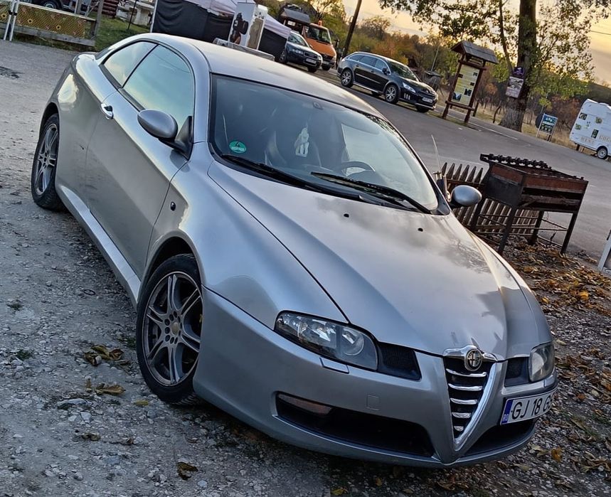Vând Alfa Romeo GT 2.0
