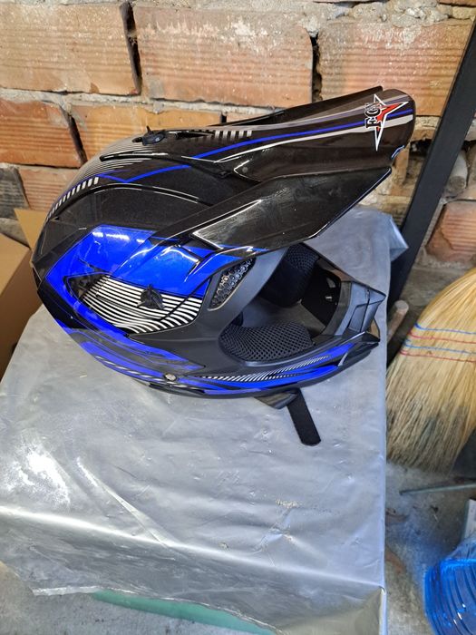 Кросова каска за дете