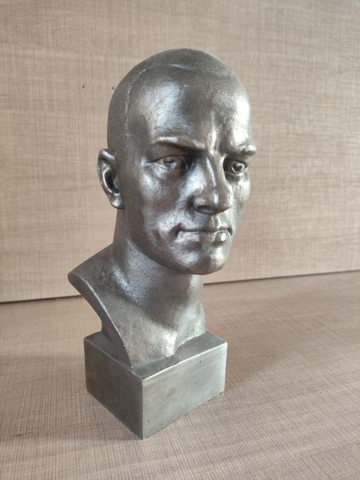 Продам бюст В.Маяковского