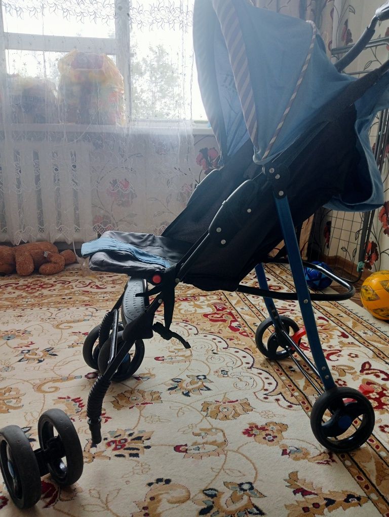 Прогулочная коляска