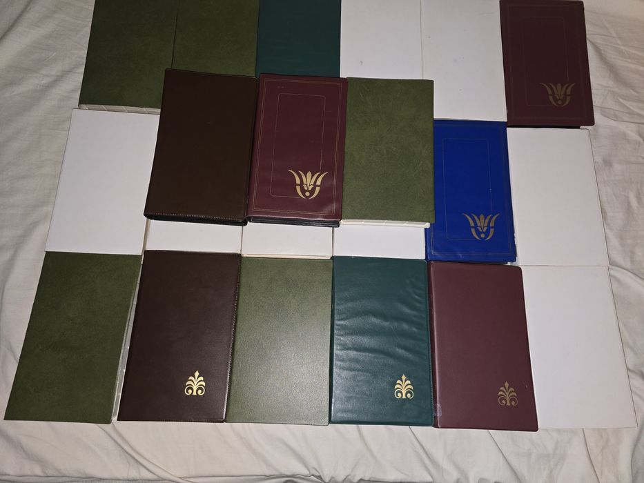 Set cu 50 de carcase de plastic,tip carte,pentru casete VHS,100 lei